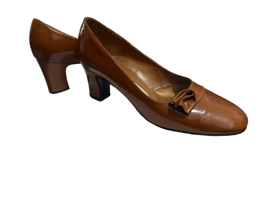 Late 1970s Vintage Lotus Crown Collection Brown Leather Court Shoes Made in England