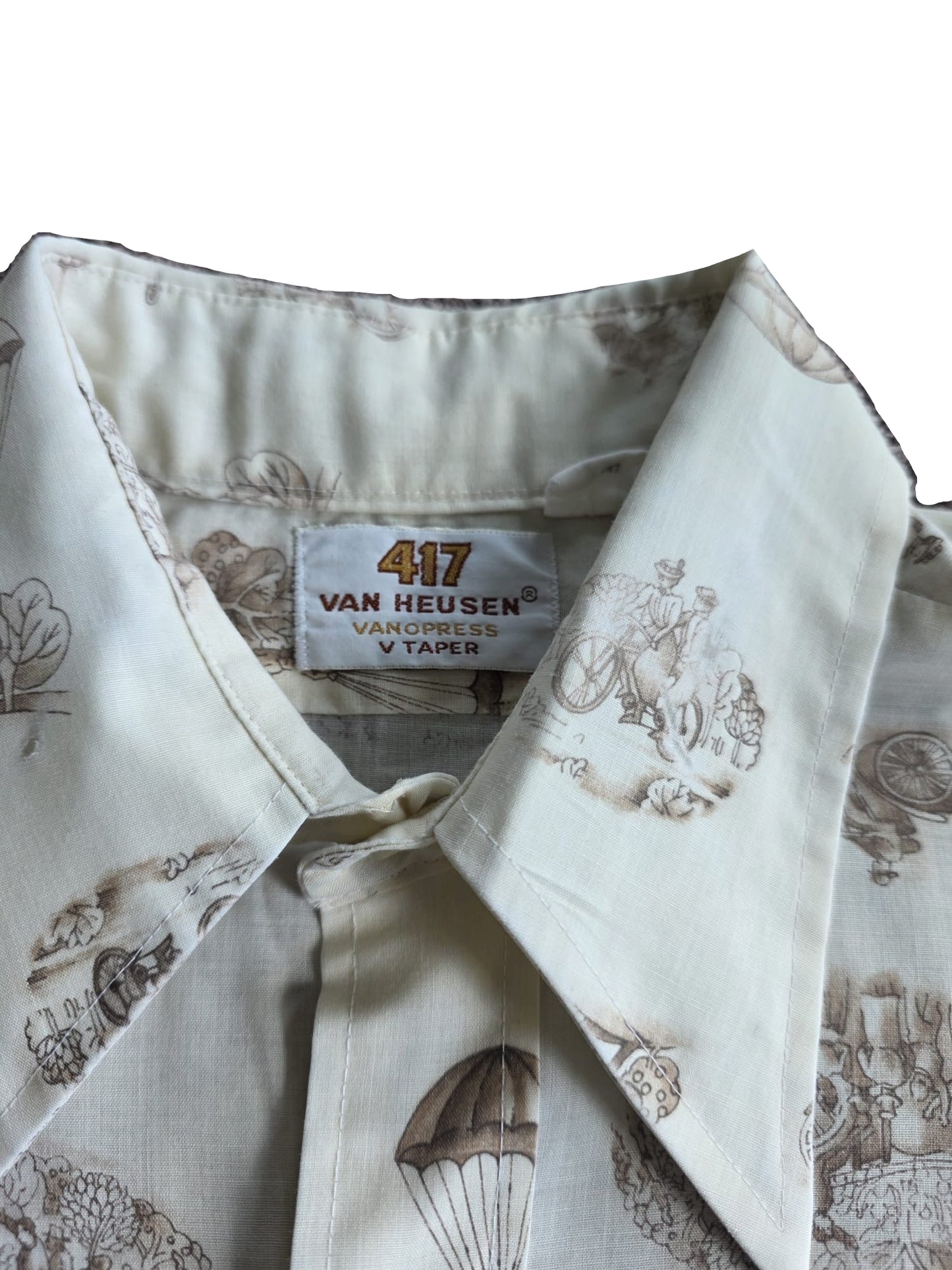 Early 1990s Van Heusen 417 Novelty Print Shirt V Taper