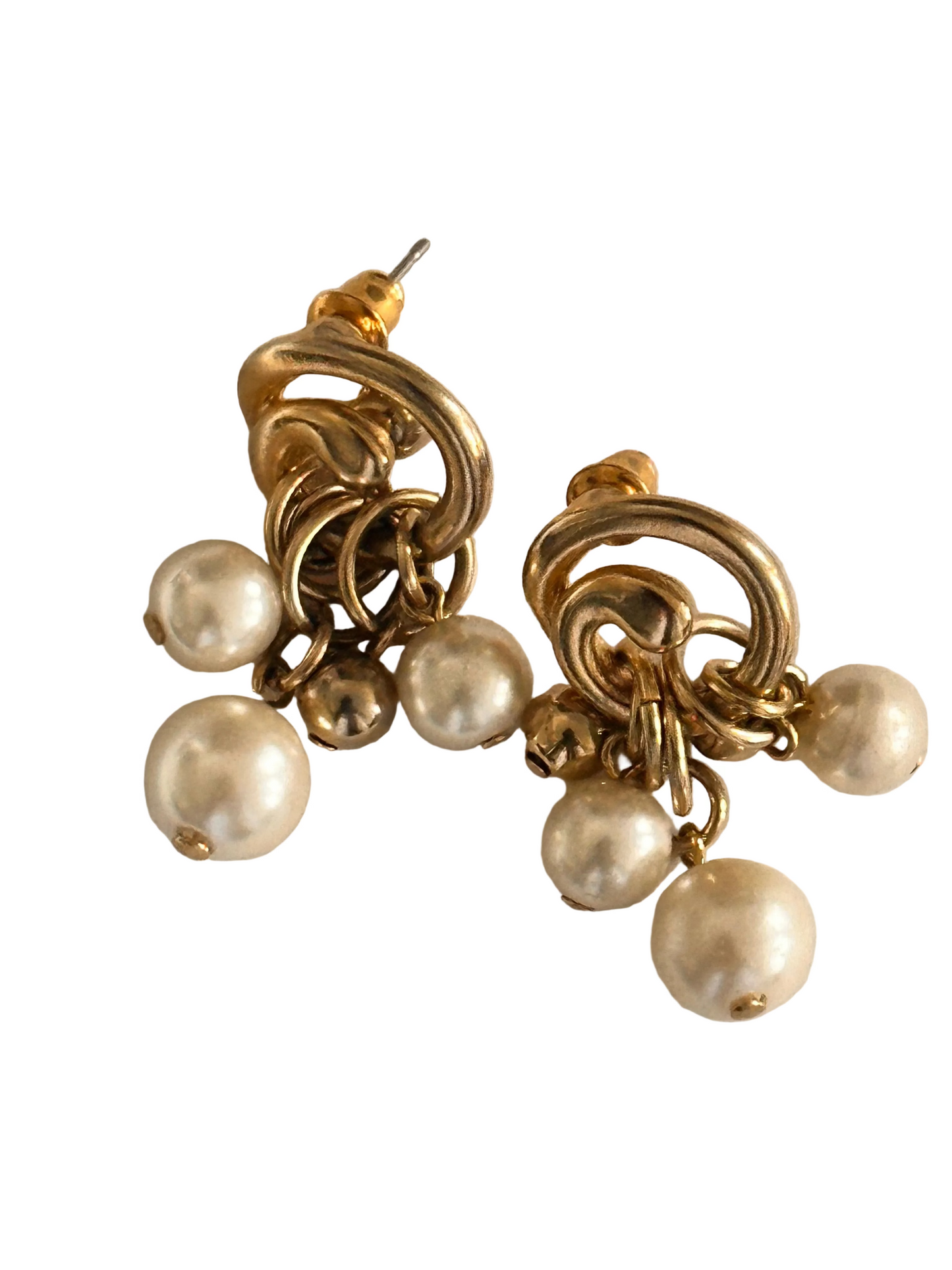 Timeless vintage earrings inspired by the glamorous 1950s-60s era.