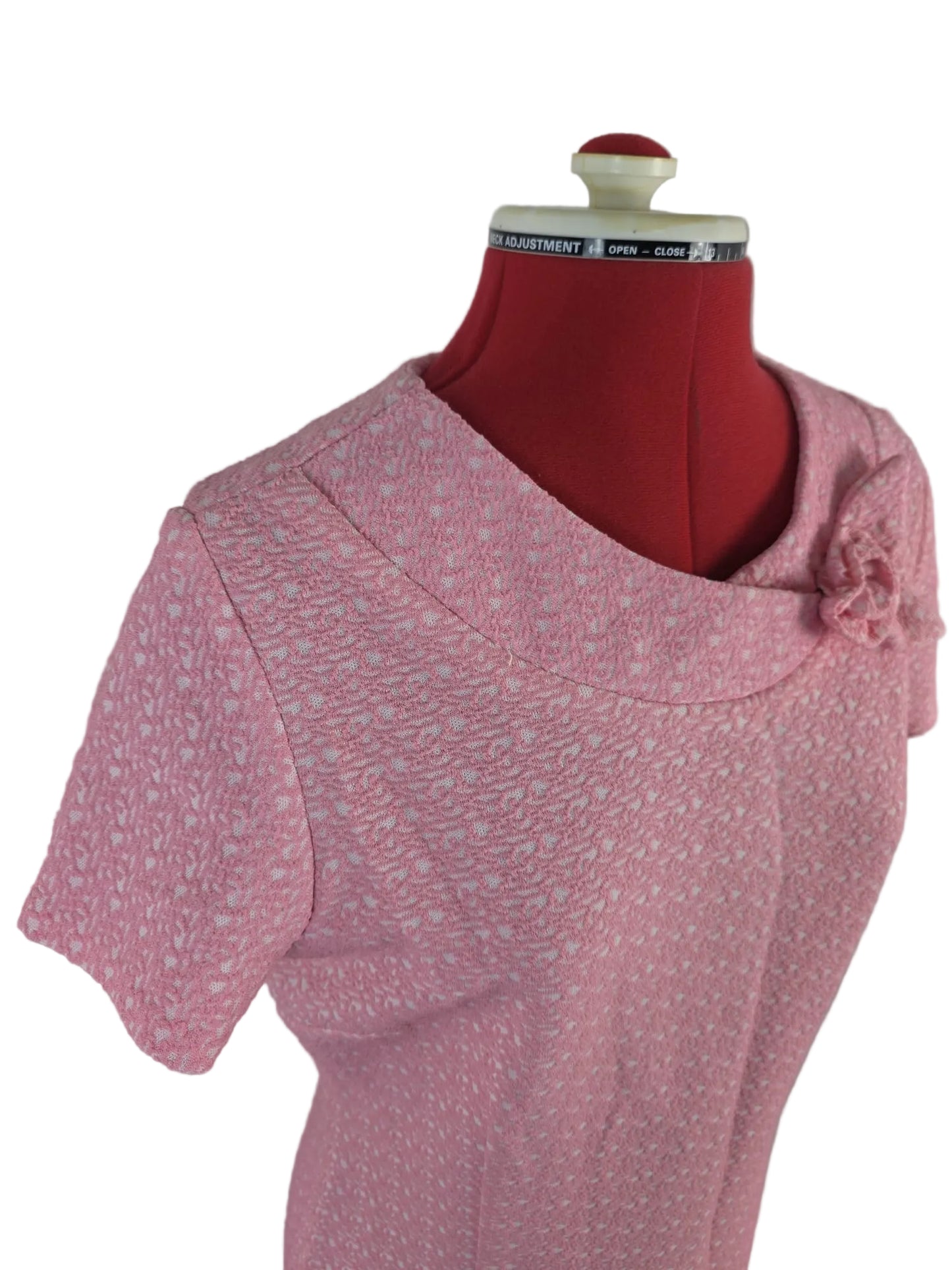 1960s Mod Shift Dress – Pink Textured Rosette Detail