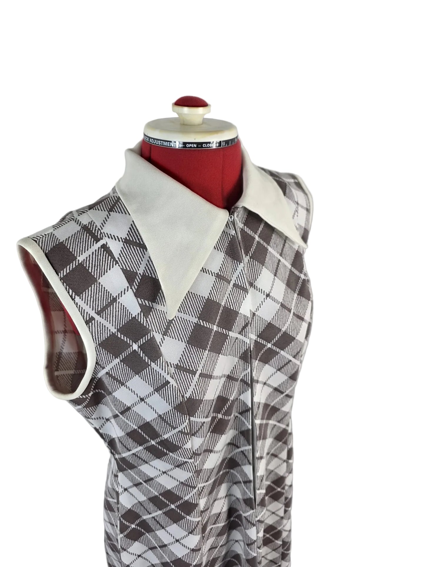 1960s Vintage Mod-Inspired Check Midi Dress with Oversized Collar