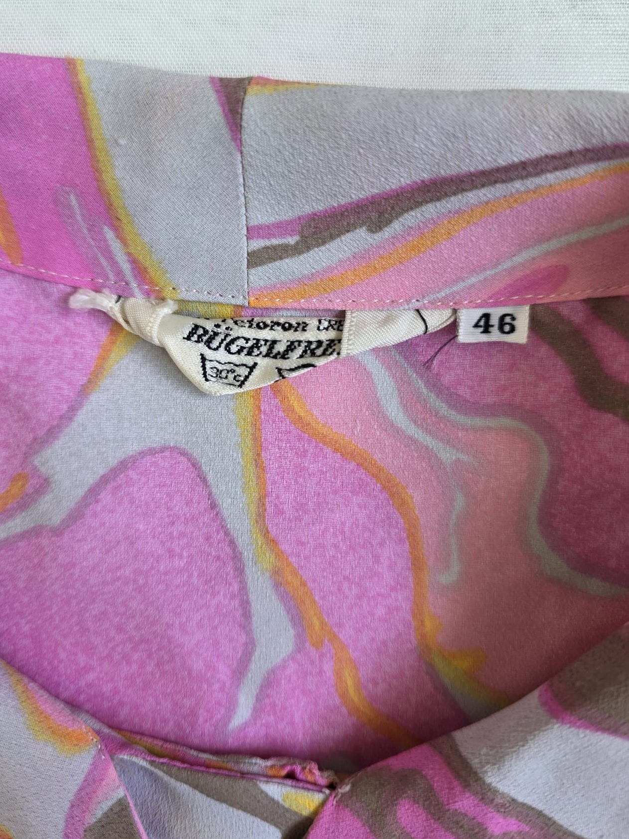 1970s Vintage Psychedelic Pussy Bow Secretary Blouse Teijin Tetoron